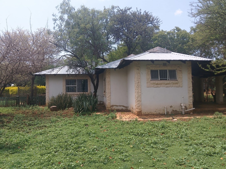 6 Bedroom Property for Sale in Hartbeespoort Rural North West